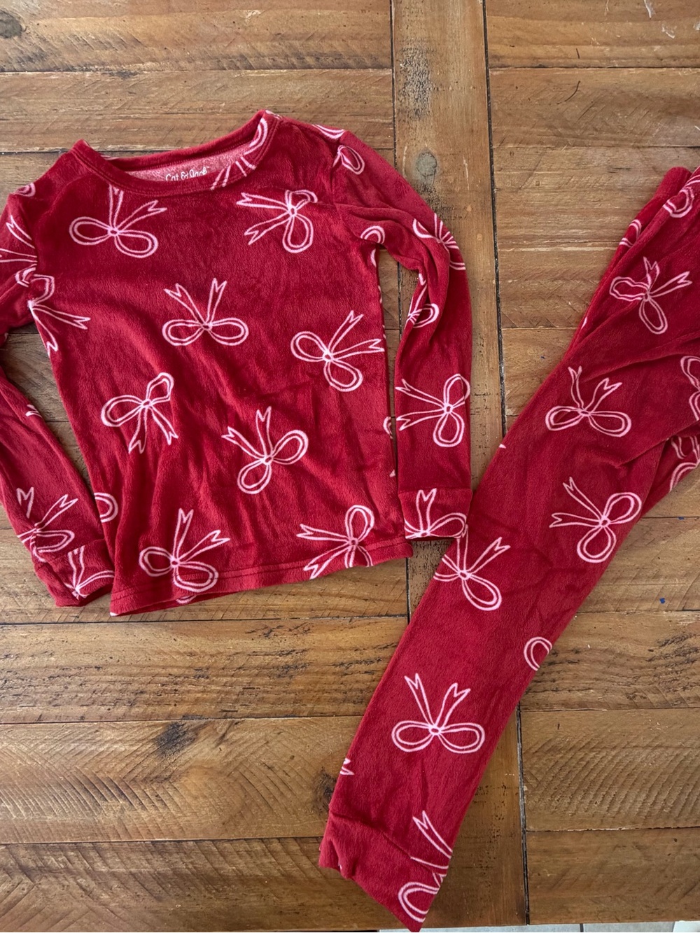 Cat & Jack Red Long-Sleeve Bow Print Pajama Set